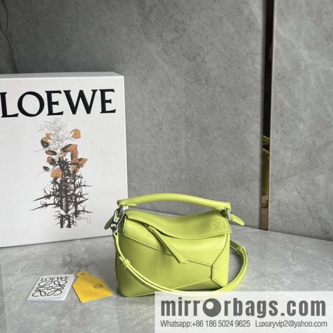LOEWE puzzle new geometric bag 0680 neon green 18CM
