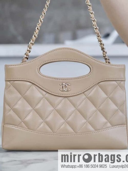 𝐂𝐇𝐀𝐍𝐄𝐋 𝟐𝟒𝐬 horizontal 31bag Milk tea apricot 🧋 AP3656