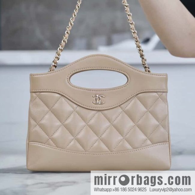 𝐂𝐇𝐀𝐍𝐄𝐋 𝟐𝟒𝐬 horizontal 31bag Milk tea apricot 🧋 AP3656