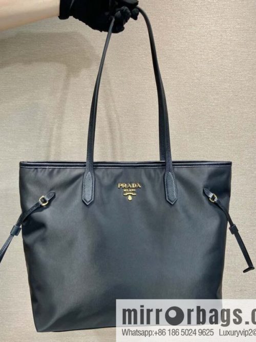 PRADA 🎉 classic tote bag 🎉 1BG955