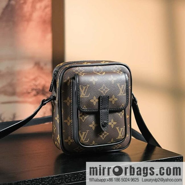 LV 𝐂𝐇𝐑𝐈𝐒𝐓𝐎𝐏𝐇𝐄𝐑 Camera Bag Series #M69404