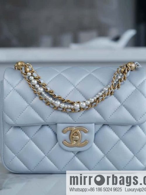 𝐂𝐡𝐚𝐧𝐞𝐥 𝟐𝟒𝐩 Pearl Chain, Fatty Square Large, Pearlescent Blue AS4385
