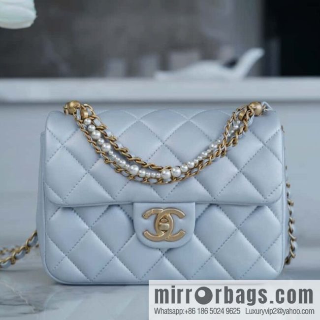 𝐂𝐡𝐚𝐧𝐞𝐥 𝟐𝟒𝐩 Pearl Chain, Fatty Square Large, Pearlescent Blue AS4385