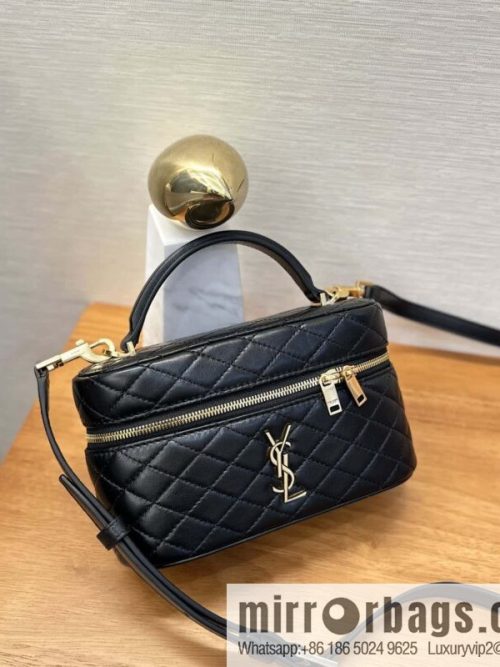 YSL 𝗚𝗔𝗕𝗬 𝗩𝗔𝗡𝗜𝗧𝗬 mini sheepskin clutch bag 766731