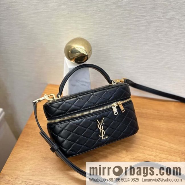 YSL 𝗚𝗔𝗕𝗬 𝗩𝗔𝗡𝗜𝗧𝗬 mini sheepskin clutch bag 766731