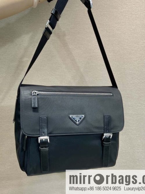 PRADA 🎉 upgraded messenger bag 🎉 BD671B😘