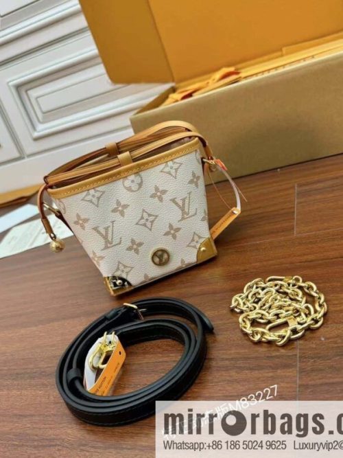 LV M83227 NO ÉPURSE LV CHARMS BAG