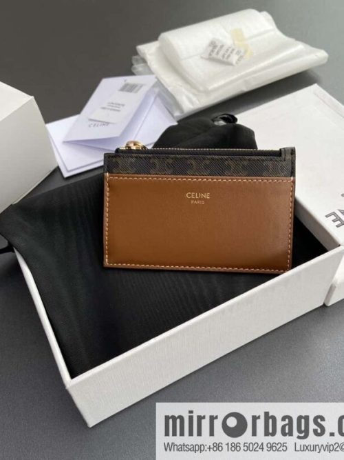 CELINE TRIOMPHE Logo Printed Sheepskin Zipper Card Pack 10F992BZ.9.04LU