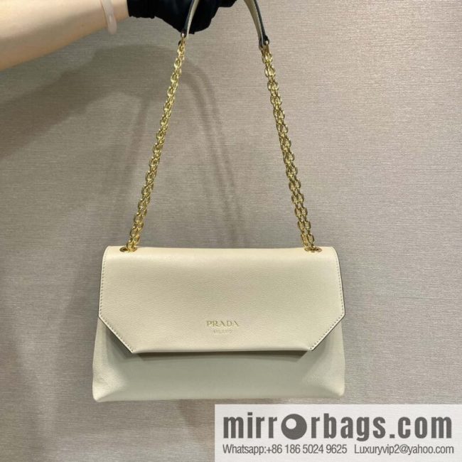 PRADA 🎉 new small 🎉 1BD371 women