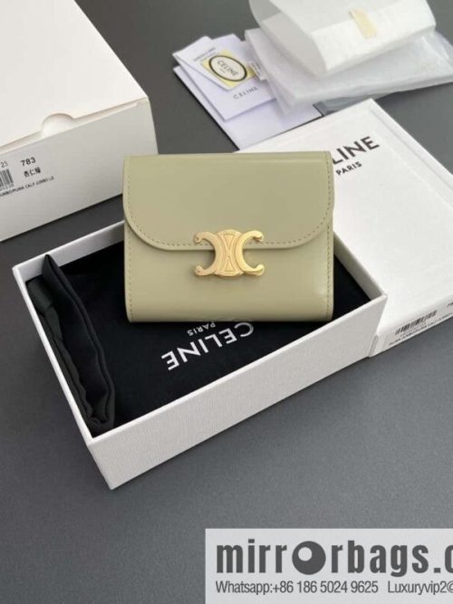 CELINE TRIOMPHE shiny cow leather wallet 10D782CQH.04LU783