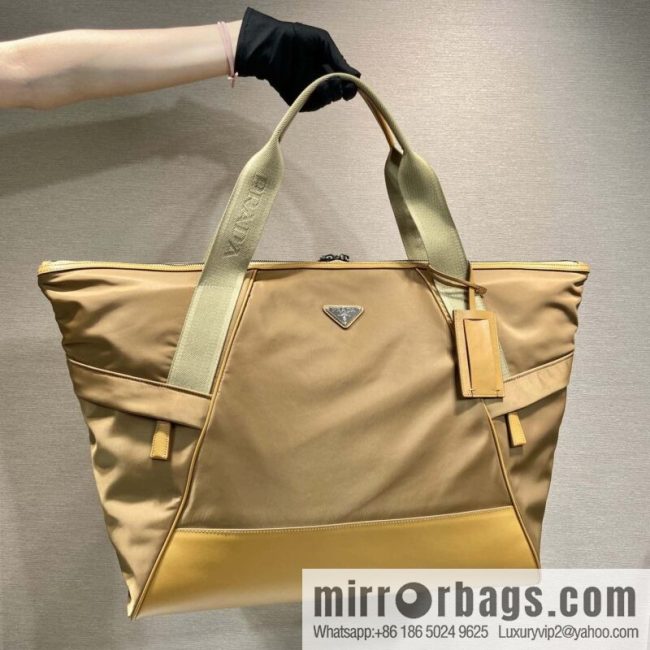 PRADA 🎉 new travel bag 🎉 2VC040