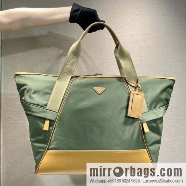 PRADA 🎉 new travel bag 🎉 2VC040