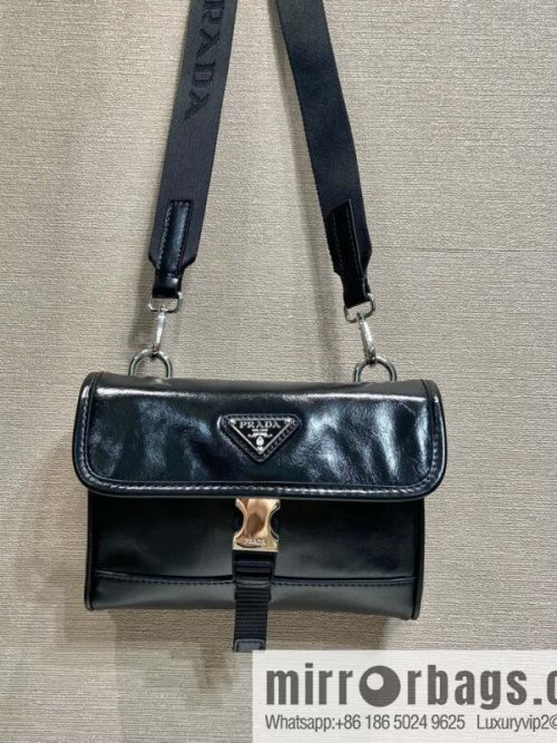 PRADA 🎉 oil wax leather small mail carrier bag 🎉 2ZH108 mobile phone bag