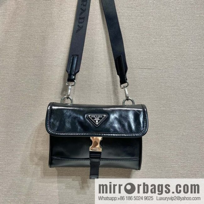 PRADA 🎉 oil wax leather small mail carrier bag 🎉 2ZH108 mobile phone bag