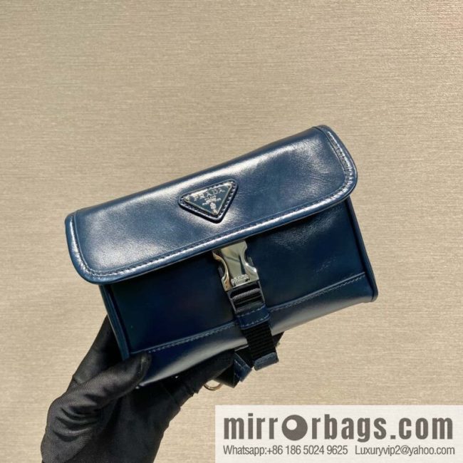 PRADA 🎉 oil wax leather small mail carrier bag 🎉 2ZH108 mobile phone bag
