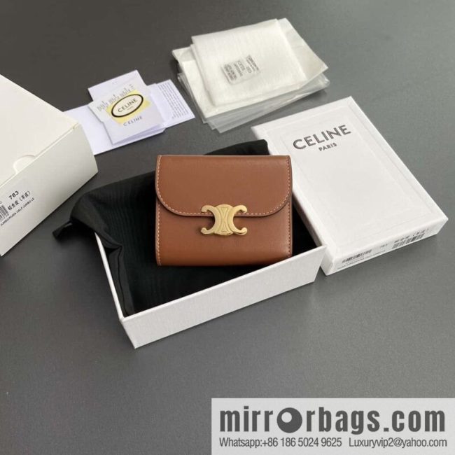 CELINE TRIOMPHE shiny sheep leather wallet 10D782CQH.04LU783