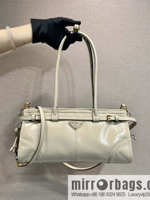 PRADA 🎉 LusSo lf oil wax skin 🎉 1BA426 lime