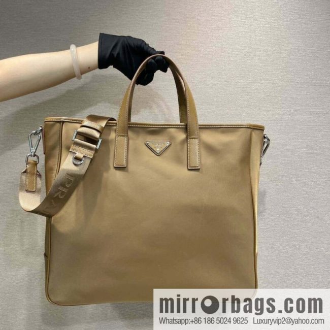 PRADA 🎉 exclusive debut 🎉 2VG064 new color