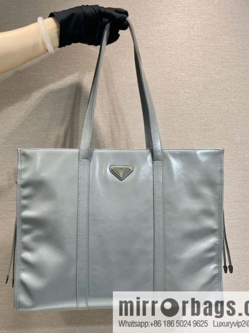 PRADA 🎉 oil wax tote bag 🎉 1BG460 new color