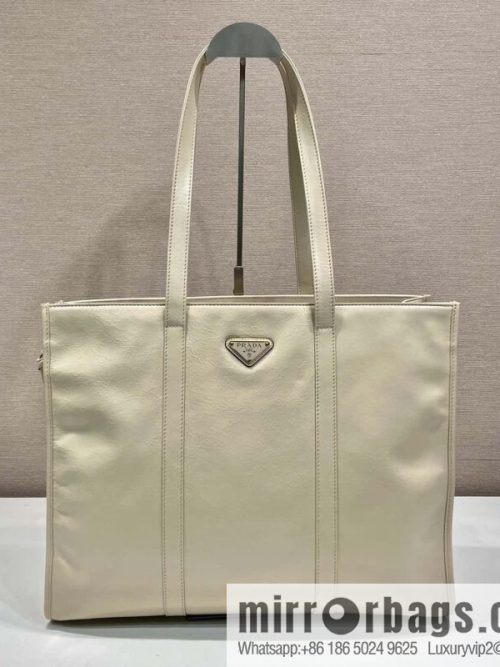 PRADA 🎉 oil wax tote bag 🎉 1BG460 lime