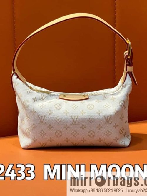 [Original order boutique] M12433 white, mini lunch box bag, moon bag series MINI MOON handbag
