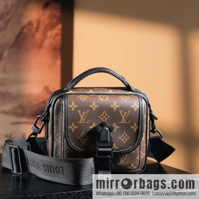LV 𝐐𝐔𝐄𝐒𝐓 chip rhombus code messenger bag series #M