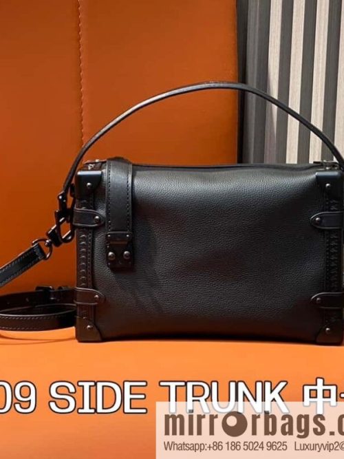 [Original order boutique] M24309 black buckle, full leather soft box bag series SIDE TRUNK medium handbag M46358