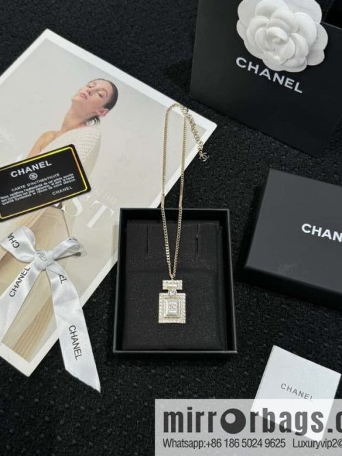 ❗️New ❗️ ☀️ new ☑️ Chanel full diamond double c perfume bottle necklace ☀️