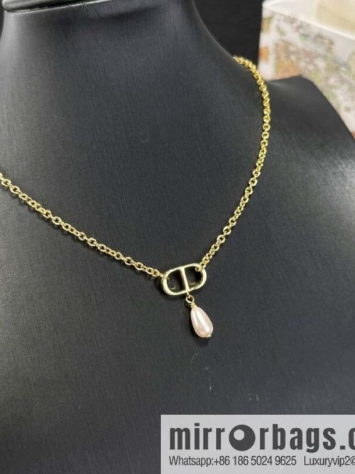 New ☑️ DIOR CD Pink Pearl Necklace