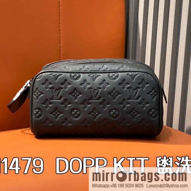 [Original order boutique] M11479 black embossed, full leather toilet bag clutch bag series DOPP KIT toilet bag