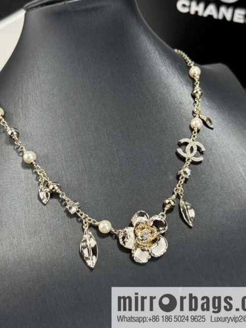 ❗️New ❗️ ☀️ New ☑️ Chanel Double C Gold Camellia Leaf Necklace ☀️