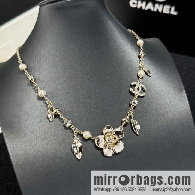 ❗️New ❗️ ☀️ New ☑️ Chanel Double C Gold Camellia Leaf Necklace ☀️