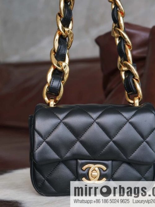 𝗖𝗵𝗮𝗻𝗲𝗹 𝟮𝟮𝘀 thick chain cf armpit bag Genuine leather AS3213