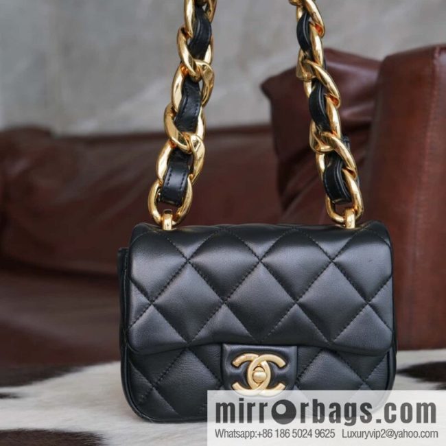 𝗖𝗵𝗮𝗻𝗲𝗹 𝟮𝟮𝘀 thick chain cf armpit bag Genuine leather AS3213