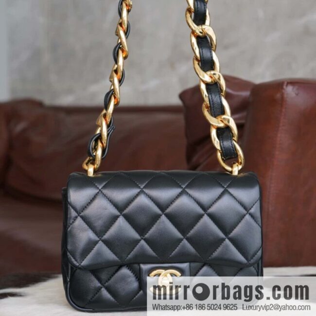 wsxc1727457269729_0-800x800n25hikdkdk4154394_20250705110015.jpg 𝗖𝗵𝗮𝗻𝗲𝗹 𝟮𝟮𝘀 thick chain cf armpit bag, small AS3214