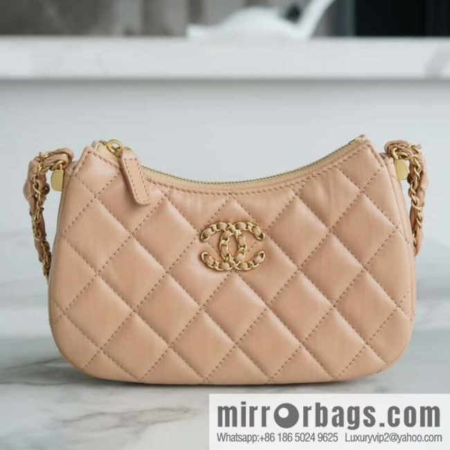 𝗖𝗛𝗔𝗡𝗘𝗟 𝟮𝟯𝗸 ❶❾𝒉𝒐𝒃𝒐 small milk tea apricot, genuine leather AP3647