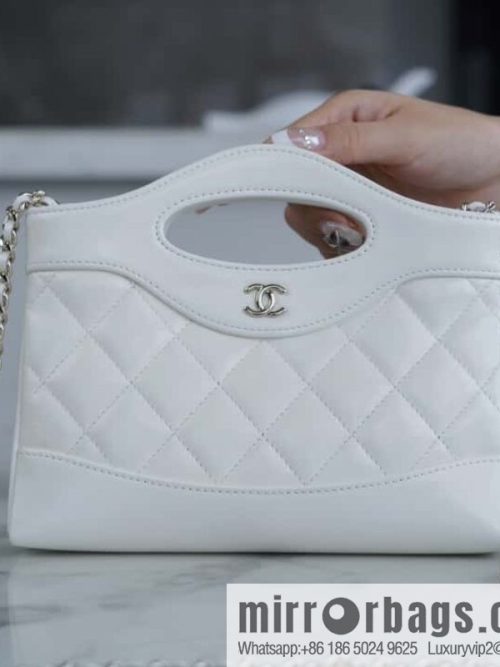 𝐂𝐇𝐀𝐍𝐄𝐋 𝟐𝟒𝐬 horizontal 31bag white AP3656