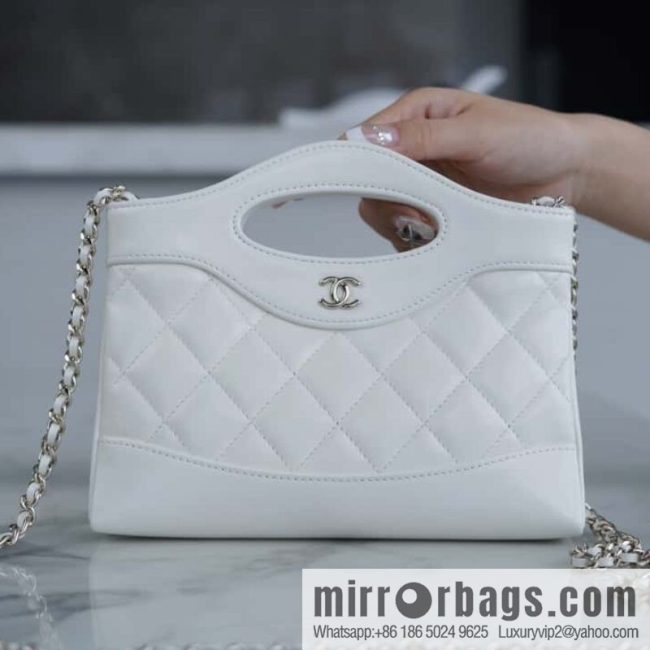 𝐂𝐇𝐀𝐍𝐄𝐋 𝟐𝟒𝐬 horizontal 31bag white AP3656