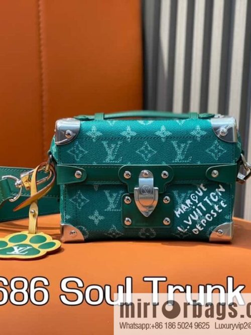 [Original order boutique] M12686 green, men\'s bag box bag series, the new Soul Trunk handbag of the season, compact shoulder bag.