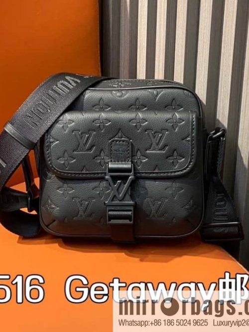 [Original order boutique] M12518 black flower, men\'s bag messenger bag series Getaway messenger bag