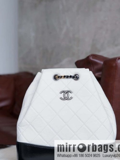 𝗖𝗵𝗮𝗻𝗲𝗹 𝗚𝗮𝗯𝗿𝗶𝗲𝗹𝗹𝗲 stray backpack, black and white 🔘 A94485
