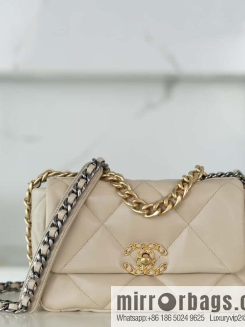 𝐂𝐇𝐀𝐍𝐄·𝐋 19bag light apricot, small AS1160