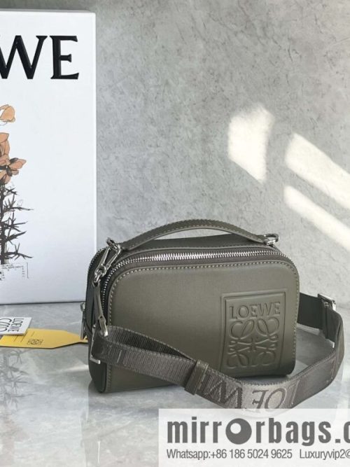 LOEWE horizontal version, couple model, camera bag 0688 green.