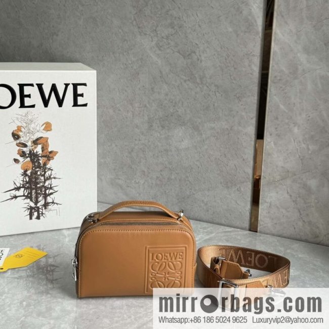 LOEWE horizontal version, couple model, camera bag 0688 caramel color