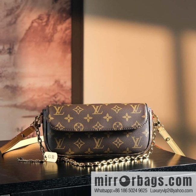 LV 𝐖𝐀𝐋𝐋𝐄𝐓 𝐎𝐍 𝐂𝐇𝐀𝐈𝐍 𝐈𝐕𝐘 Chip Rhombus Code Series #M