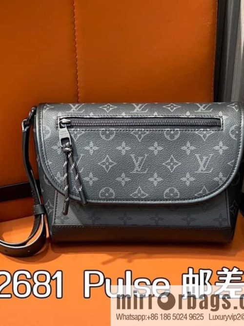 [Original order boutique] M12681 black flower/silver flower, men\'s bag messenger bag series Pulse messenger bag