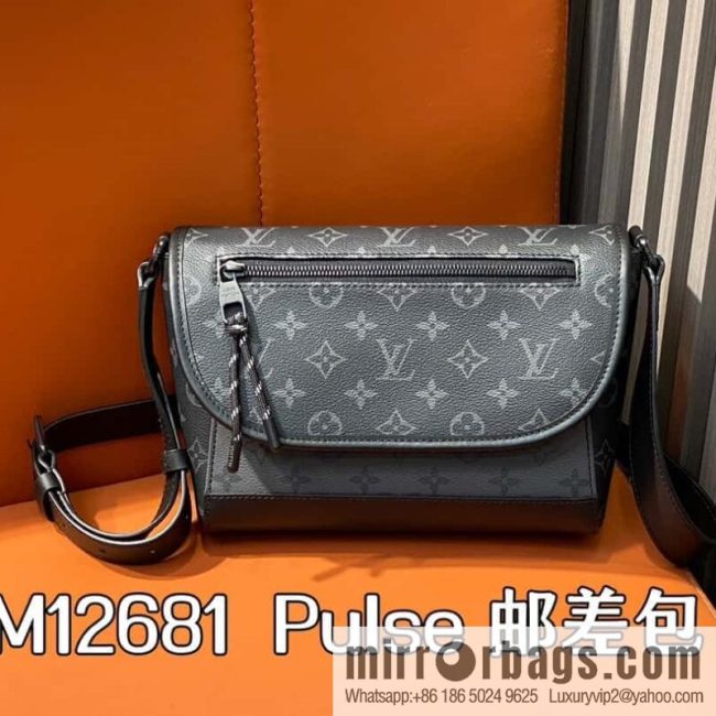 [Original order boutique] M12681 black flower/silver flower, men\'s bag messenger bag series Pulse messenger bag
