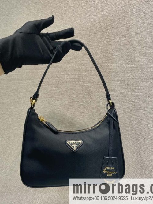 PRADA 🎉 Hobo 🎉 1N 204 M Gold Hardware🎉🎉