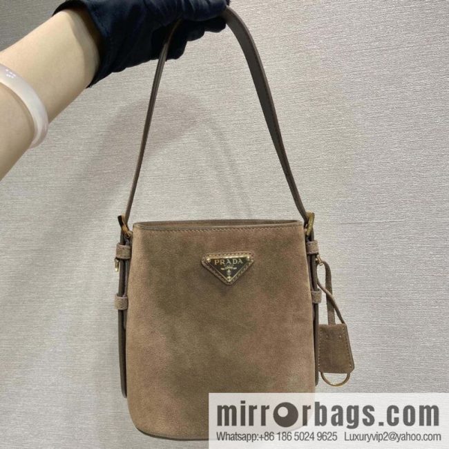 PRADA 🎉 new bucket bag 🎉 1BE078A fleece small🎉🎉
