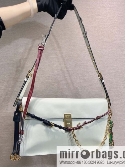 PRADA 🎉 new 🎉 1BD378 large 🎉🎉 white